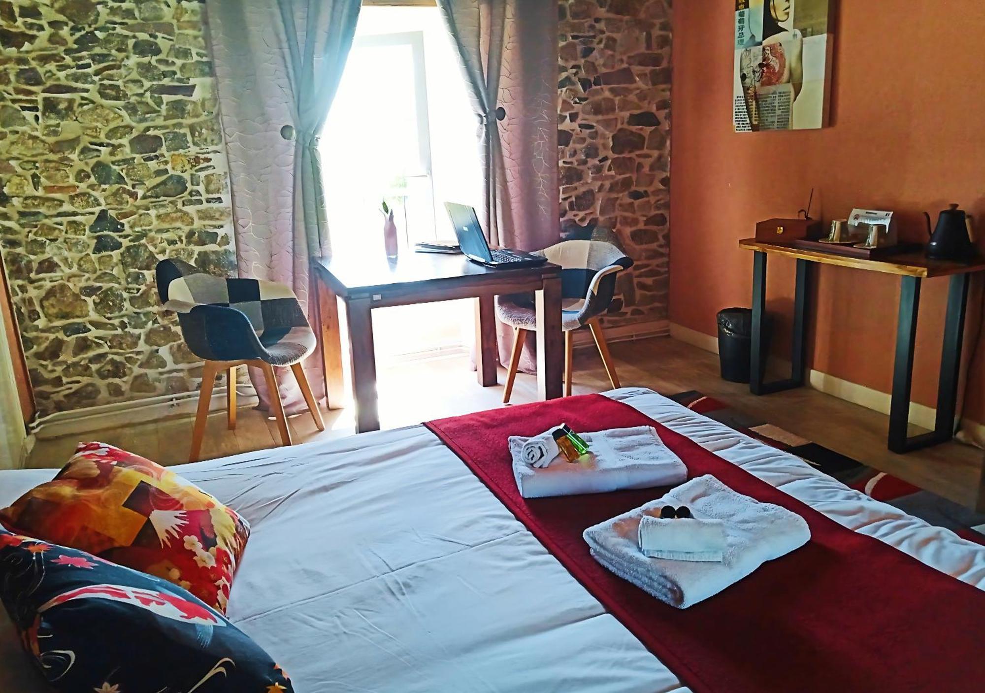 La Synchronicite - Chambres D'Hotes Saint-Sauveur-Villages Bagian luar foto